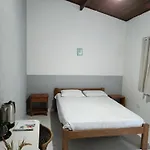 Praia Saco Da Ribeira, Ubatuba - Ao Lado Das Marinas E Trilhas Praia Flamengo E Sete Fontes